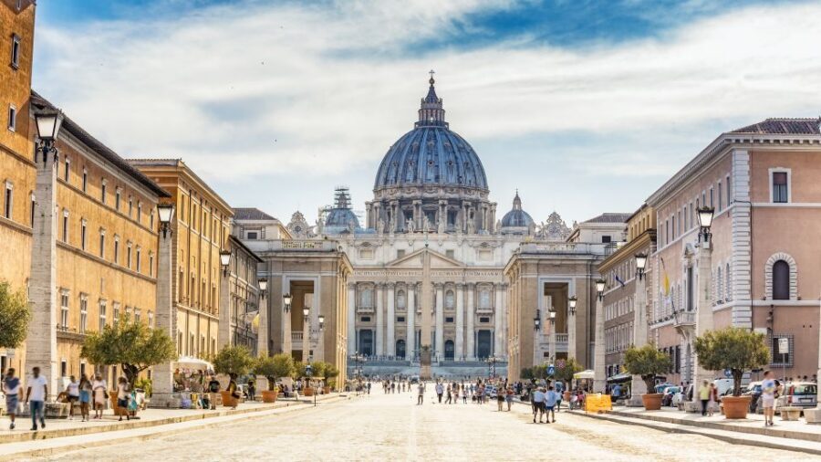 Rome: Hop-on-Hop-off Bus with Vatican and Sistine Chapel - Meeting point and timing: a 2.5-hour hit that can power your whole day