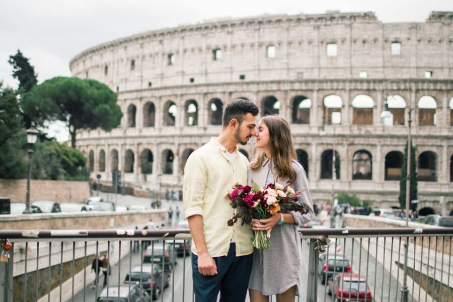Rome: Personalized Photoshoot outside the Colosseum - Meeting at Caffè Roma: the easiest way to start