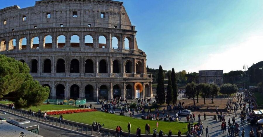 Rome: Private Tour of the Colosseum,Roman Forum and Palatine - Entering the Colosseum With Privileged Access (Skipping the Ticket Line)