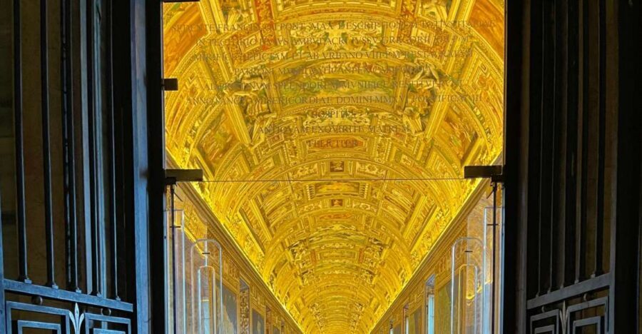 Rome: Sistine Chapel & Vatican Tour with Pre-Opening Access - Meeting at Bar Leonina and handling Vatican security fast