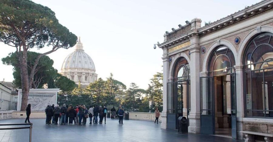 Rome: Skip the line Vatican Museums & Sistine Chapel Tour - The practical reality: meeting point, security, and the 3-hour pace