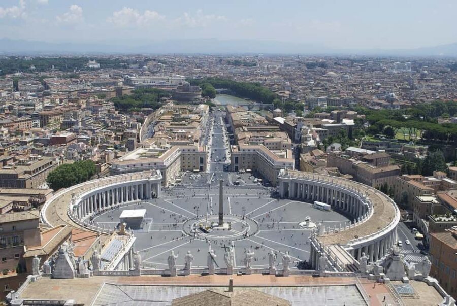 Rome: Ticket and Tour Vatican Museum and Sistine Chapel - Sistine Chapel: getting the timing right for Creation of Adam