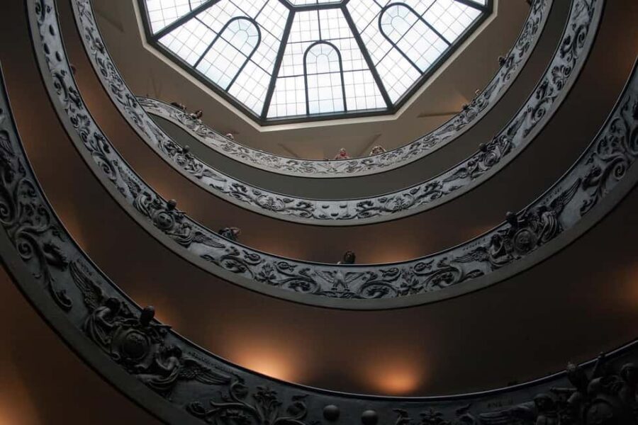 Rome: Ticket and Tour Vatican Museum and Sistine Chapel - Headphones, language options, and how to pick what you need