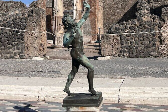Rome to Pompeii Guided Tour with Wine & Lunch by High Speed Train - The guided walk through Pompeii: what you should look for