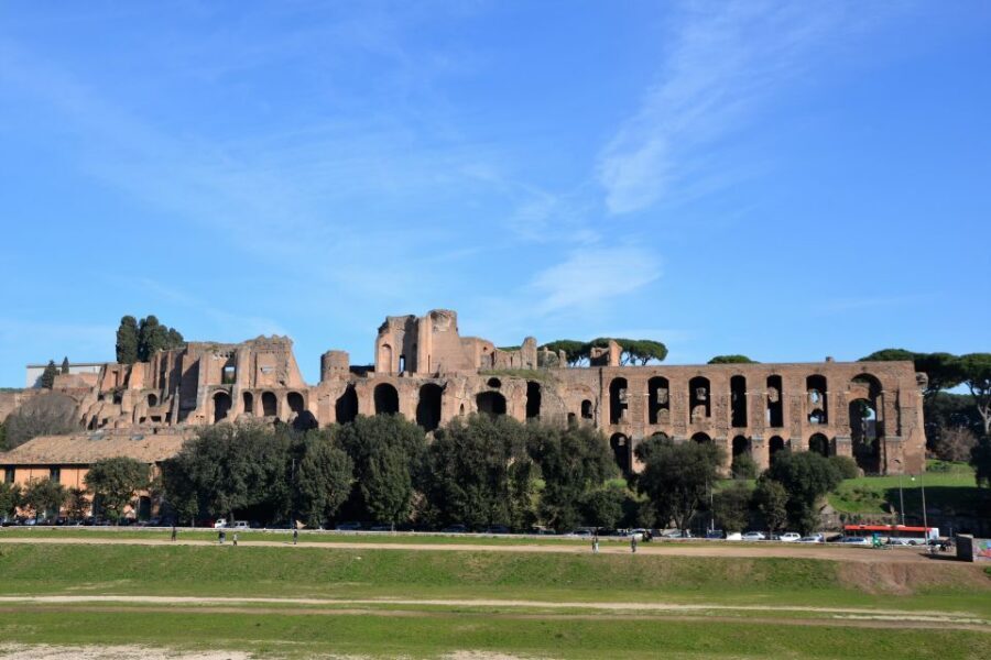 Rome: Vatican, Colosseum & Main Squares Tour w/ Lunch & Car - St. Peter’s Basilica: big interior, clear plan for mobility