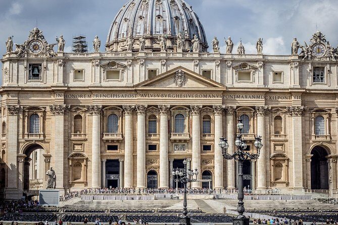 Rome: Vatican Early Bird Morning VIP tour - Audio guide plus live guide: the practical combo that works