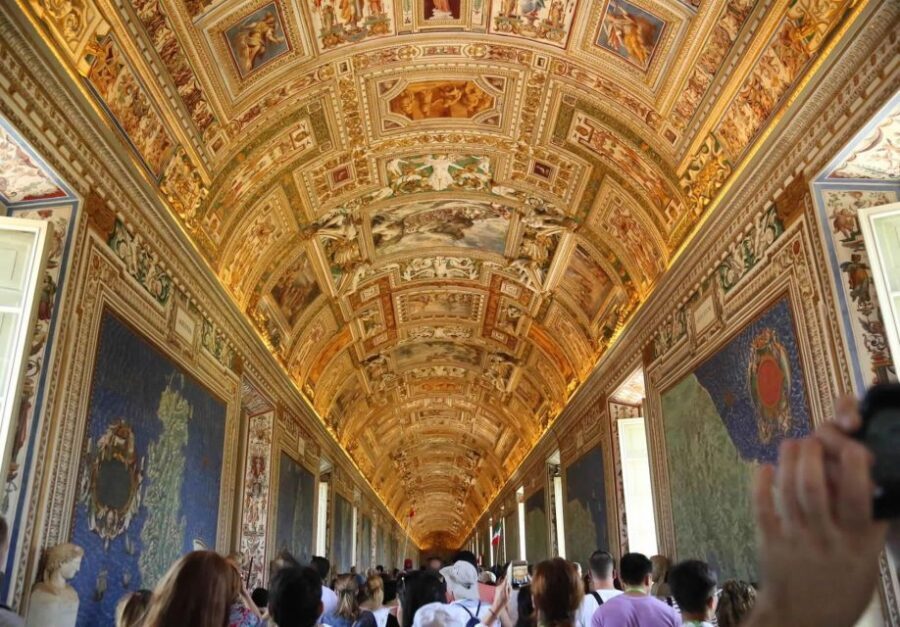Russian Tour - Vatican Museum & Sistine Chapel - The guided museum section: photo stop, 1.5 hours, and focused art