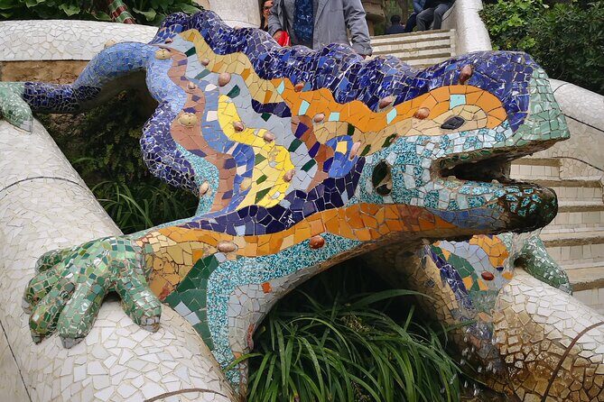 Sagrada Familia and Guell Park Private Tour - The afternoon strategy: how to make the crowds less painful