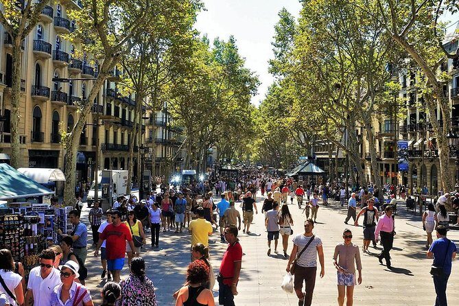 Sagrada Familia & Barcelona Small Group Tour with Hotel Pick-up - Barcelona Cathedral: One Façade, Six Centuries of Styles