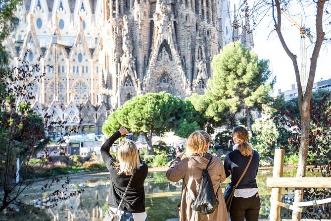 Sagrada Familia guided Tour with a German-Speaking Guide - The guided visit length (and how to use it)