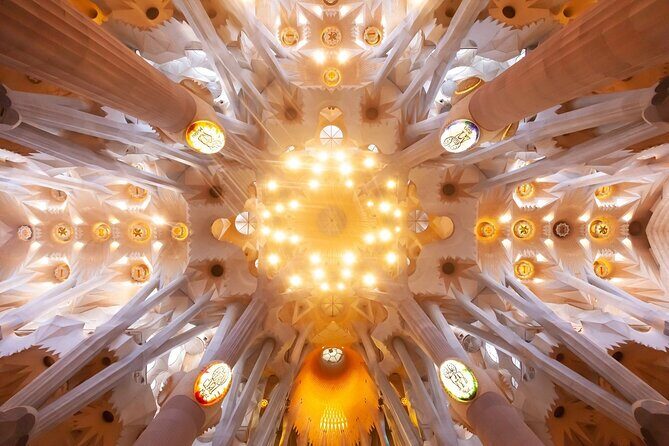 Sagrada Familia guided Tour with a German-Speaking Guide - Security and dress code: the two things that can slow you down