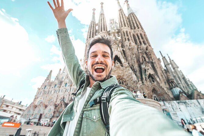 Sagrada Familia Guided Tour with Skip The Line Access - From Av. de Gaudí to the Heavy Doors: What to Expect Right Away