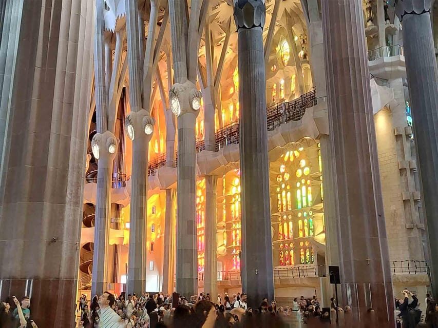Sagrada Familia Guided Tour with Skip-the-Line Entry Ticket - Façana de la Passió and the Human Side of the Basilica