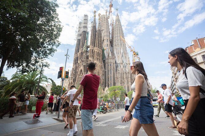Sagrada Familia Guided Tour with Skip the Line Ticket - Skip the Line at Sagrada: What This 1h 15m Tour Really Gives You