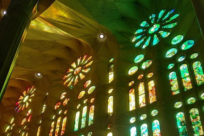 Sagrada Familia Guided Tour with Towers Access - Timing Tip: Choose the Light and Your Energy Level