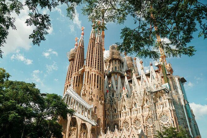 Sagrada Familia Skip-the-Line Private Tour with Guide - Key things to know before you go