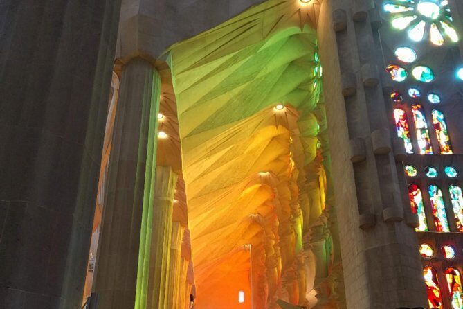 Sagrada Familia Skip-the-Line Private Tour with Guide - Where you meet and how the tour naturally flows