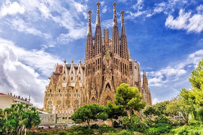 Sagrada Familia: Small Group Tour, hotel pick-up with Fast-Track - Inside Stop: Sagrada Familia Entry With Tickets Included