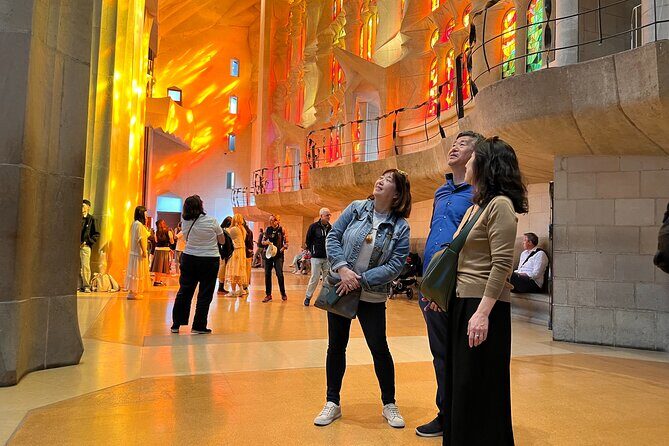 Sagrada Familia Tour with Express Entry and Local Guide - Inside the basilica in about an hour: seeing the cathedral as a system