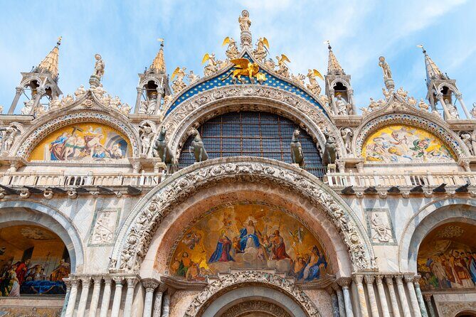 Saint Marks Basilica, Doge's Palace and Gondola tour in Venice - Ateliers stop and using your palace ticket for more museums