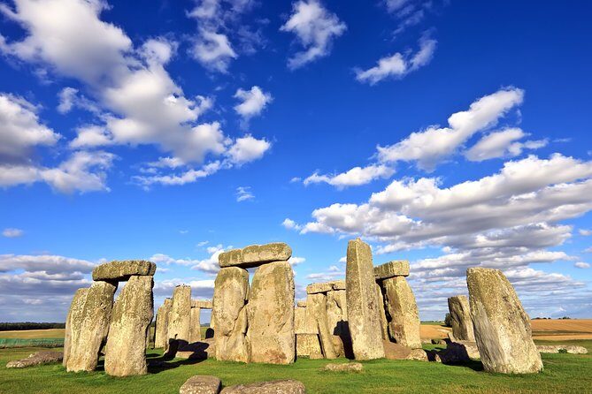Salisbury, Stonehenge, Bath and Windsor with Christmas Lunch - Windsor at Dusk: Royals, Market Streets, and a Guided Walk