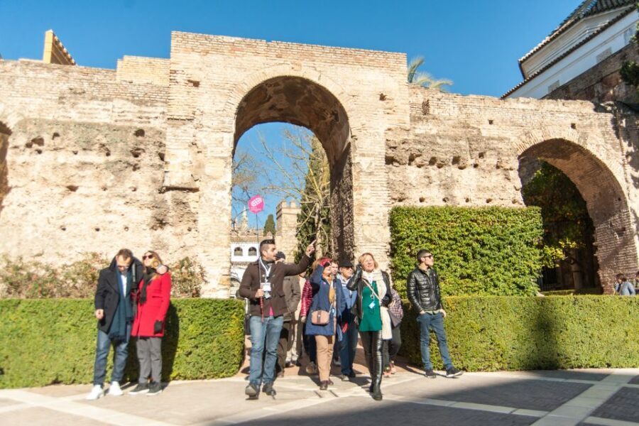Seville: Alcázar and Cathedral Entry Ticket and Guided Tour - Clothing and rules that actually affect entry