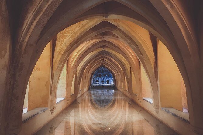 Seville Alcazar, Cathedral and Giralda Skip-The-Line Guided Tour - Real Alcázar de Sevilla: Moorish Gardens and a Whole Millennia in One Place