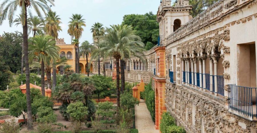 Seville: Alcazar Skip-the-Line Guided Tour with Tickets - Where to meet near the Alcázar entrance (Plaza del Triunfo area)