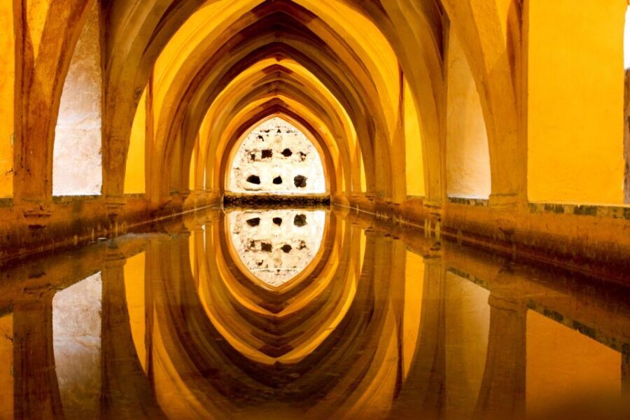 Seville: Alcazar Skip-the-Line Guided Tour with Tickets - What’s included—and what’s not—in your Alcázar time