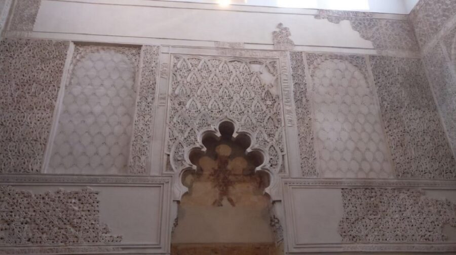 Seville: Alcázar Tour with Tickets Included - Languages and what that means for your experience