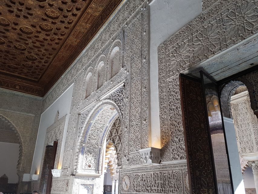 Seville: Alcázar Tour with Tickets Included - Patio del Crucero: the courtyard that sets the tone