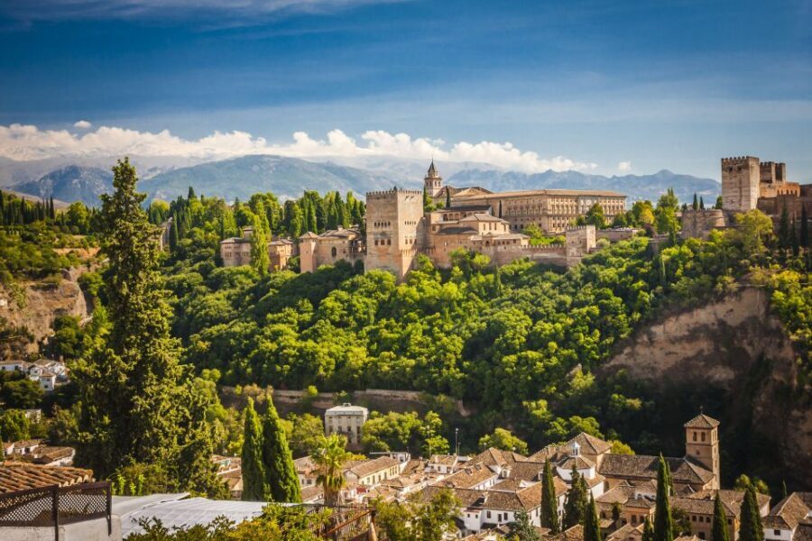 Seville: Alhambra Day Trip with Guide & Nasrid Palaces Entry - The drive to Granada: long, but comfortable and useful