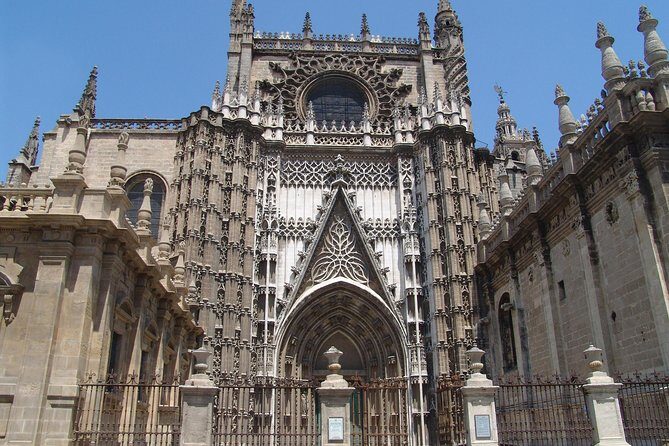 Seville Cathedral, Alcazar, and Jewish Quarter Skip-the-Line Combo Tour - Real Alcázar: Palaces and Gardens That Make Sense When You Have a Guide