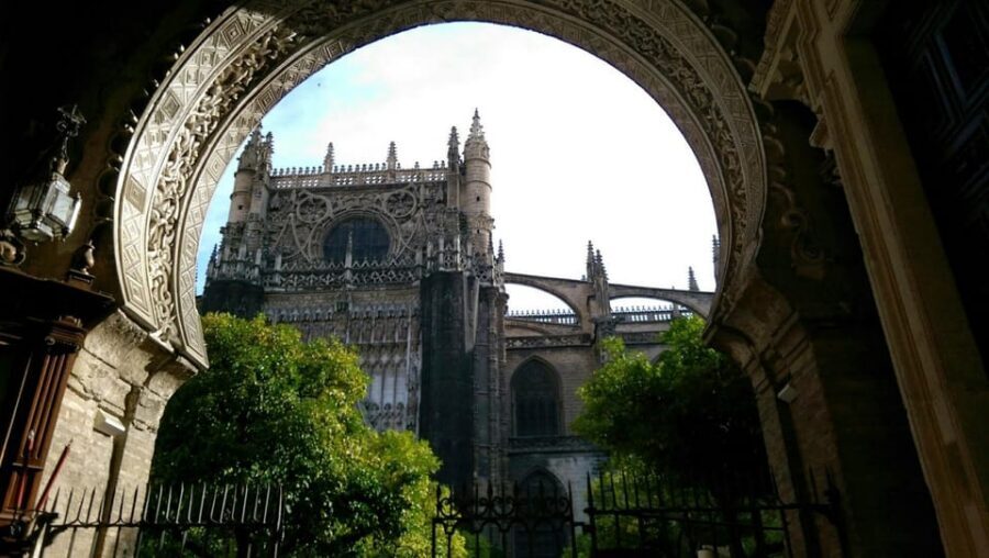 Seville: Cathedral & Alcázar Guided Tour with River Cruise - Hot Weather Reality: Why 3.5 Hours Can Feel Longer Than It Sounds