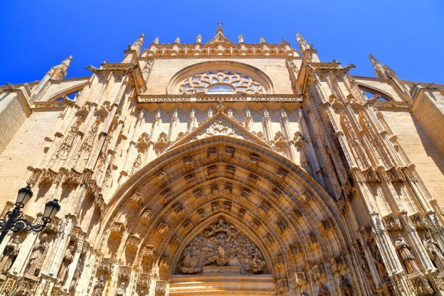 Seville: Cathedral and Alcázar Guided Tour - Dress code and ID rules you can’t ignore