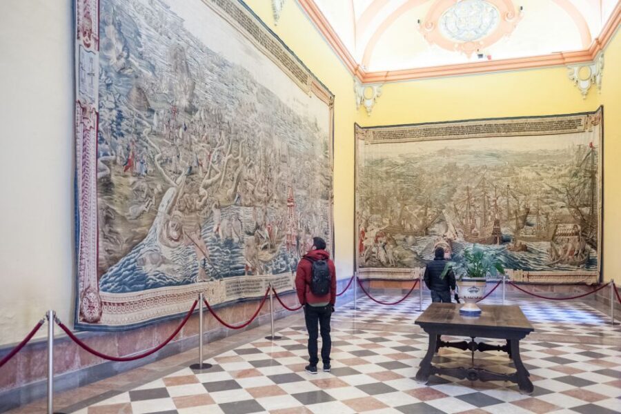 Seville: Cathedral, Giralda & Alcazar Entry With Guided Tour - Key highlights you’ll feel right away