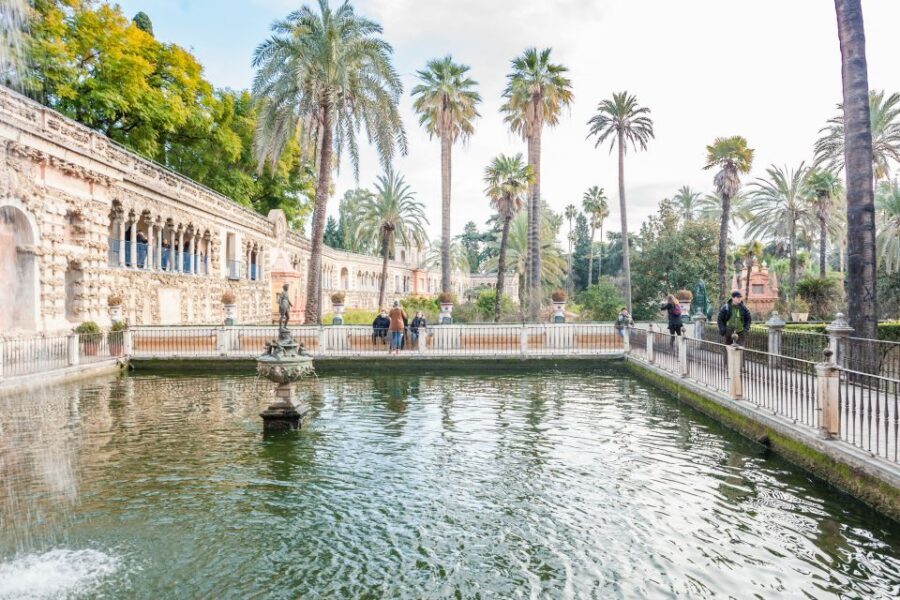 Seville: Cathedral, Giralda & Alcazar Entry With Guided Tour - Who should book this Seville combo tour