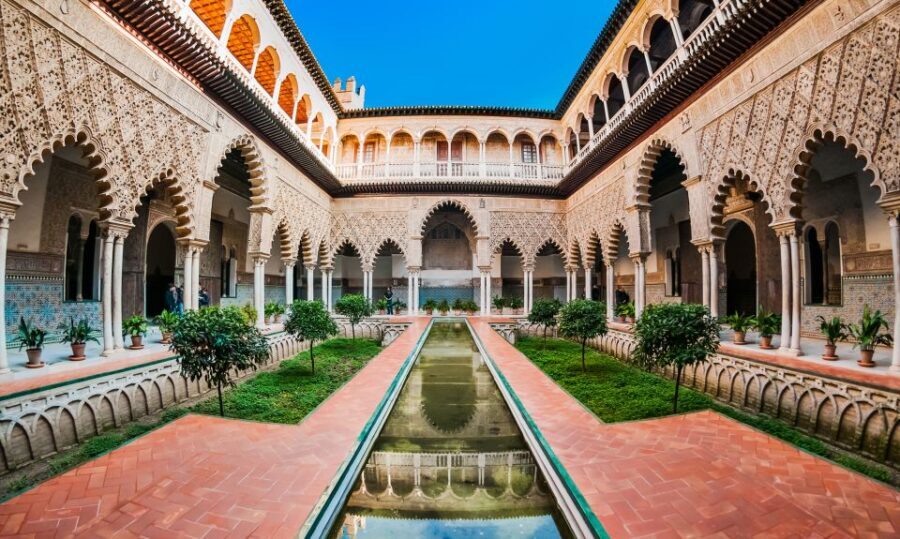 Seville: Cathedral, Giralda, and Alcazar Guided Tour - Key things I’d focus on before you go