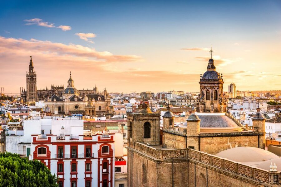 Seville: Cathedral, Giralda, and Alcazar Guided Tour - The guide experience: where the tour really wins