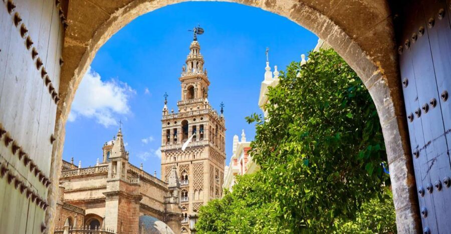 Seville: Cathedral, Giralda, and Alcazar Guided Tour - Entering Seville Cathedral: what you’ll notice with a guide