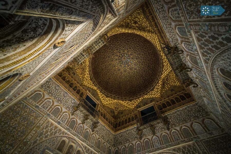 Seville: Cathedral, Giralda, and Royal Alcázar Guided Tour - Royal Alcázar: Patio de Doncellas and garden time that feels like a reset