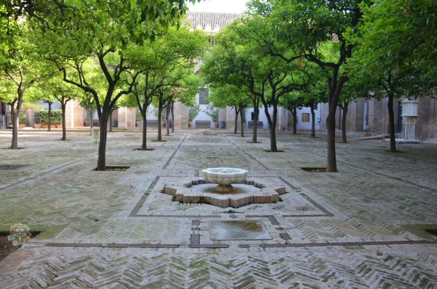 Seville: Cathedral, Giralda, and Royal Alcázar Guided Tour - Skip-the-line entry: the quiet value you feel immediately