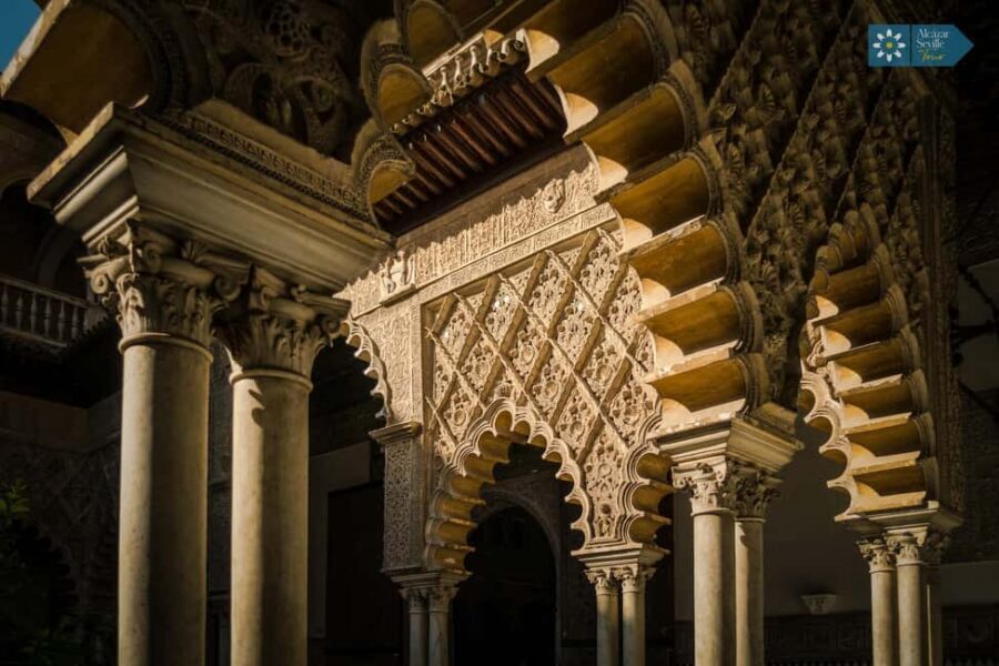 Seville: Cathedral, Giralda, and Royal Alcázar Guided Tour - Language, guide style, and the moments reviews keep pointing to