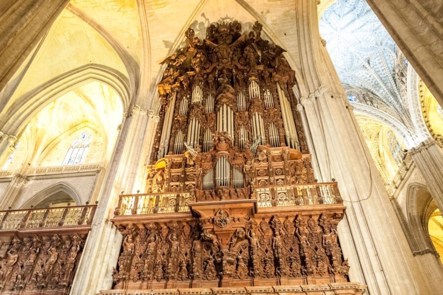 Seville: Cathedral Guided Tour with Optional Alcázar - Dress Code and What to Bring for Cathedral + Tower Entry