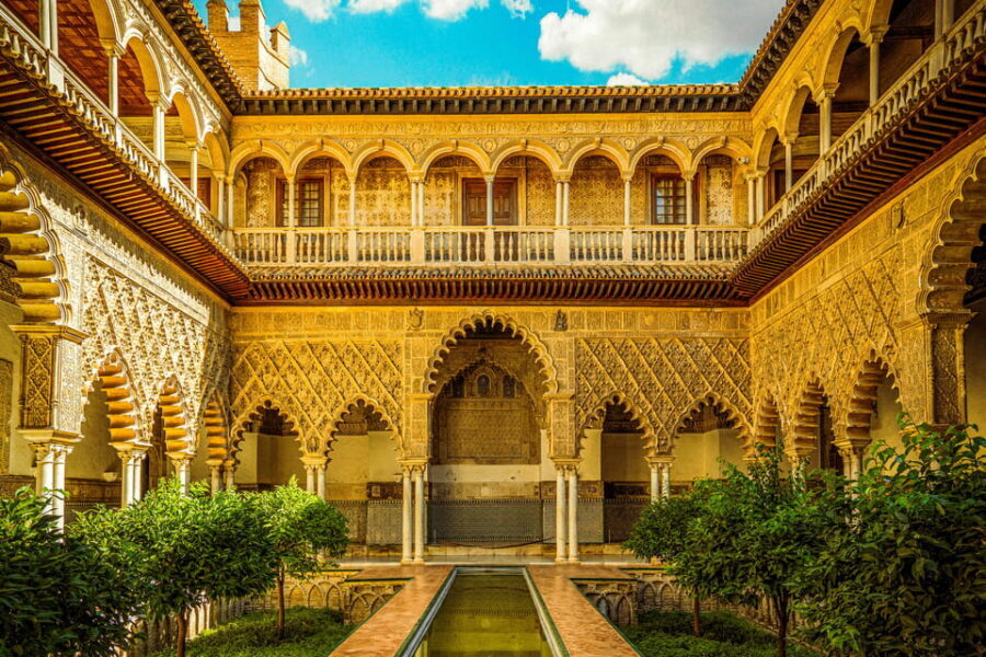 Seville: Priority Access Cathedral, Giralda & Alcázar Tour - Real Alcázar: Moorish-Christian Blending, Patio de Doncellas, and Gardens