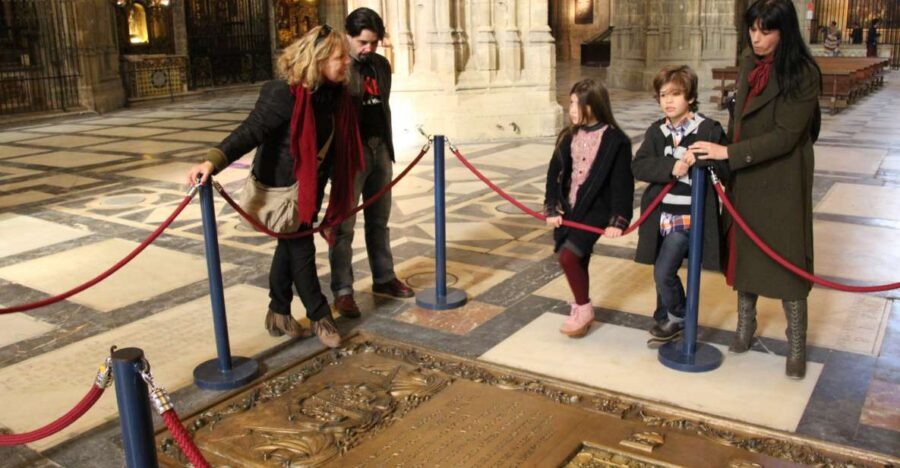 Seville: Royal Alcazar, Cathedral and Giralda Tower Tour - Key points to know before you go