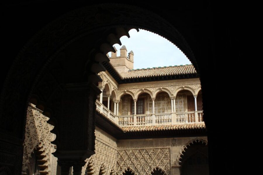 Seville: Royal Alcazar of Seville Tour - Kids quizzes and family tailoring that actually works