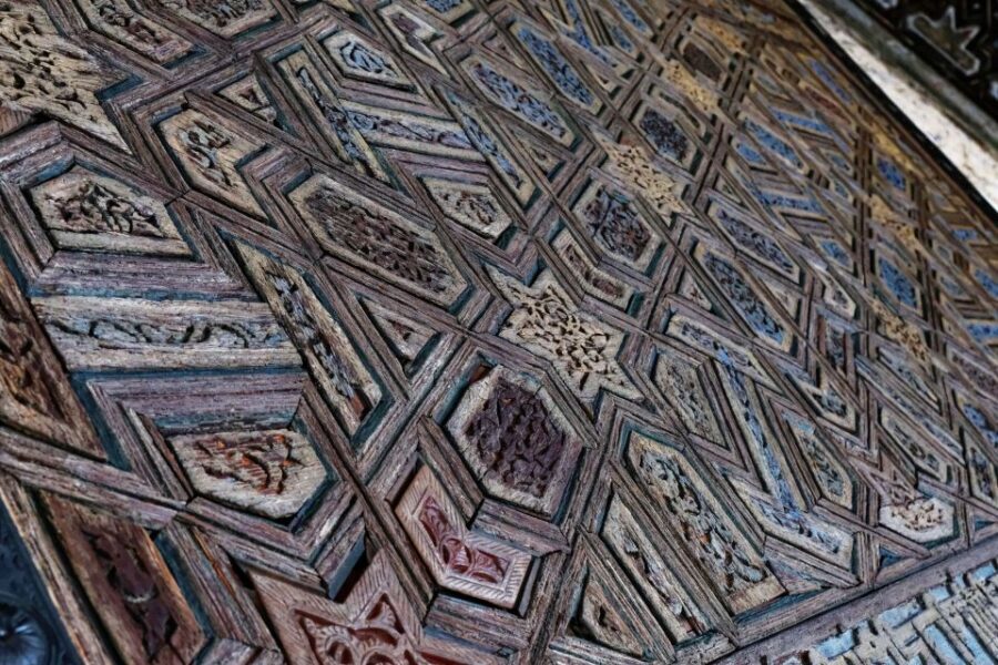 Seville: Skip-the-Line Royal Alcázar Guided Tour - Walking Through the 90 Minutes: A Stop-by-Stop Look