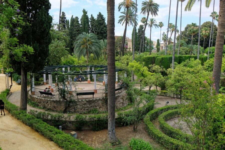 Seville: Skip-the-Line Royal Alcázar Guided Tour - Meeting Naturanda and Getting Ready to Go
