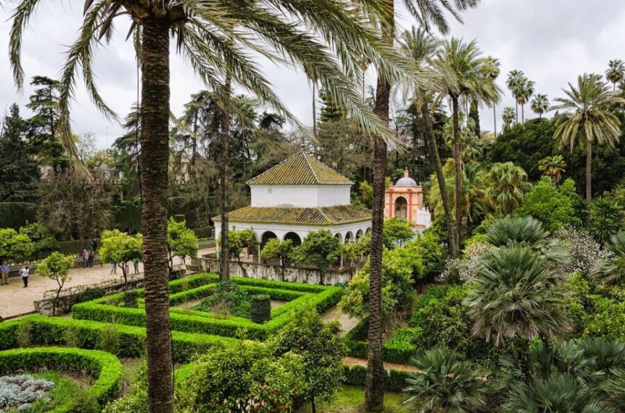 Seville: Small-Group Alcázar Guided Tour & Entry Ticket - Skip-the-line entry is real—just don’t skip security